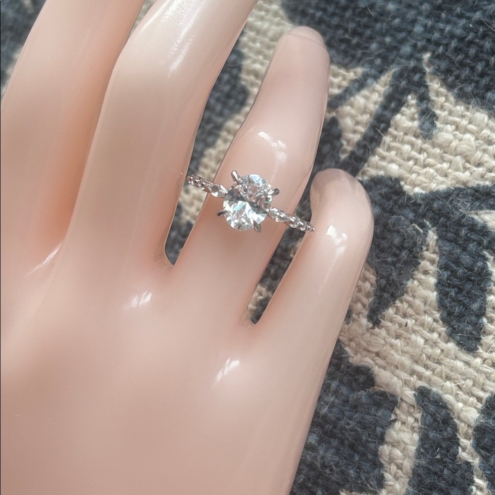Oval Brilliant 3.00 ct Lab Created White Topaz Sterling Solitaire Ring size 6.75 - Picture 3 of 13